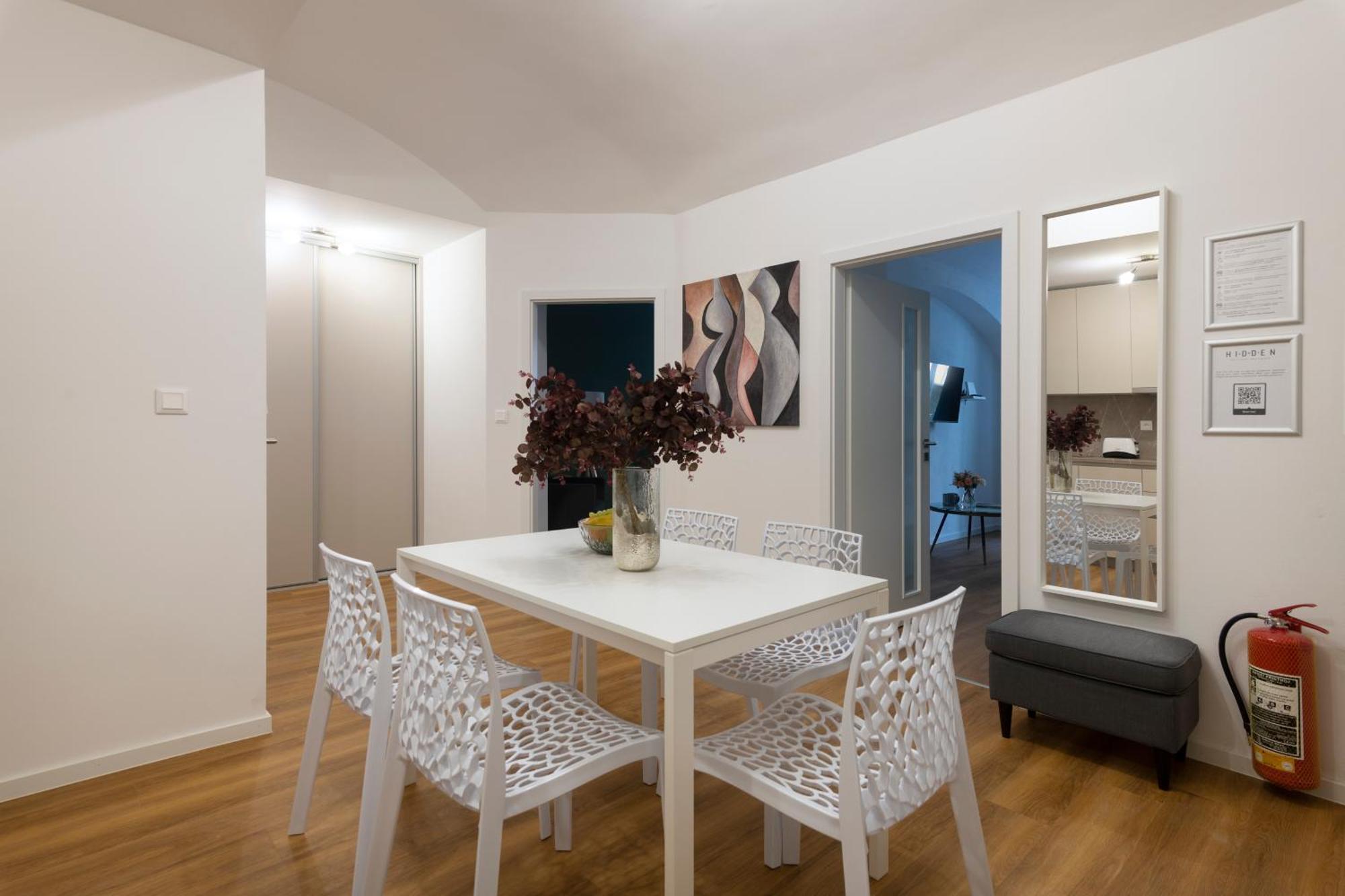 Hidden Art Boutique Residence By Dwellfort Prague Luaran gambar