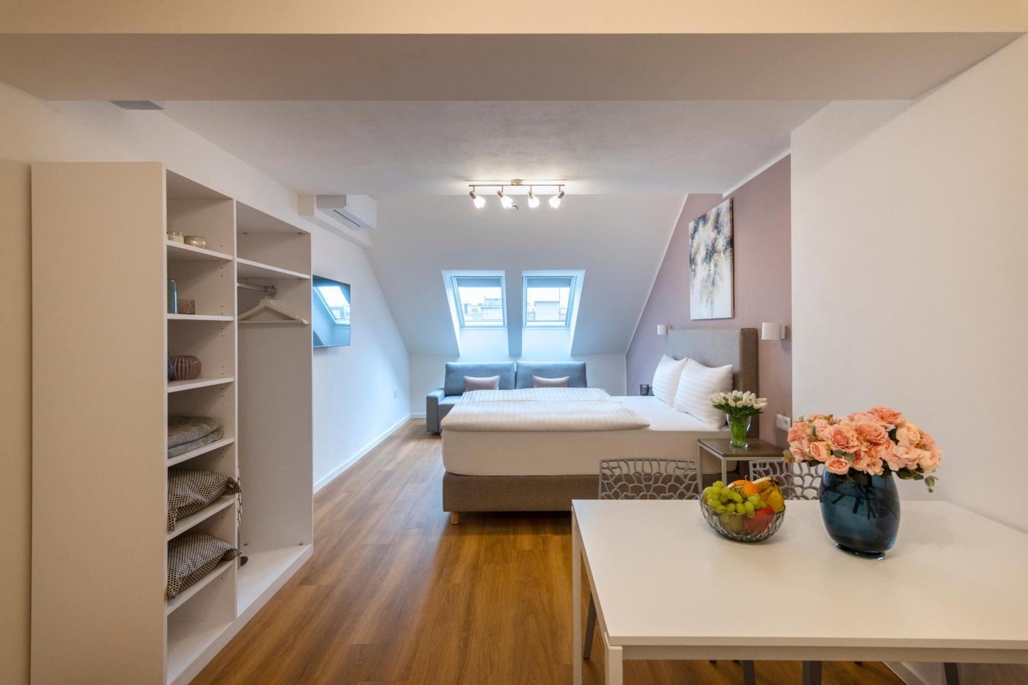 Hidden Art Boutique Residence By Dwellfort Prague Luaran gambar